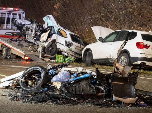 Verkehrsunfall: 20 Die Wichtigsten Regeln für maximale Sicherheit im Straßenverkehr verkehrsunfall